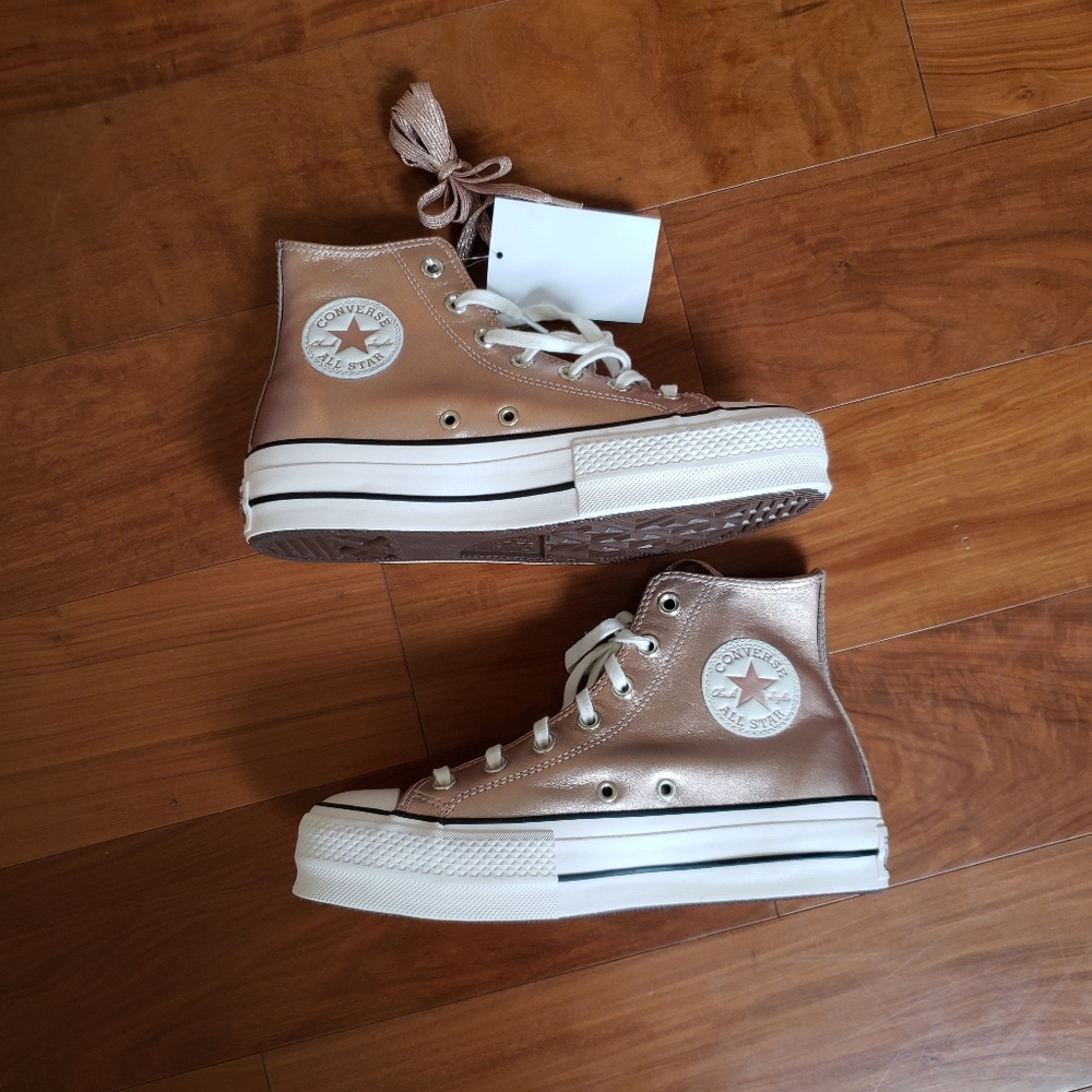 Converse Platforms Women's Size 7.5